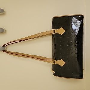 Arcadia Patent Leather shoulder bag. Made in Italy